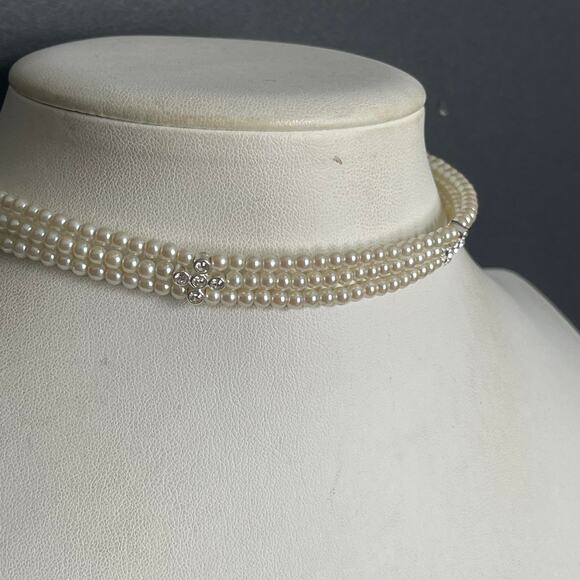 Faux pearl chocker necklace three petite strands with rhinestone details classic - Picture 8 of 16